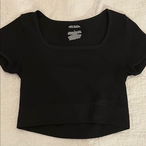 Black cropped tee